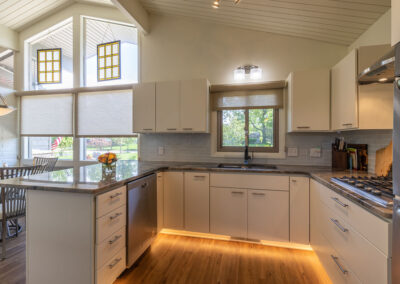 Mid-Century Modern Kitchen in Beachwood